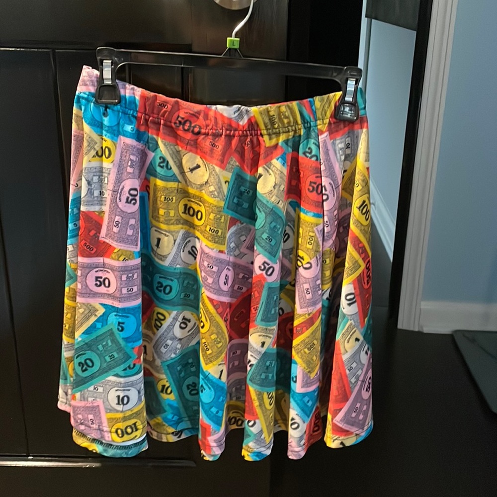 Med to large women’s printed skirt